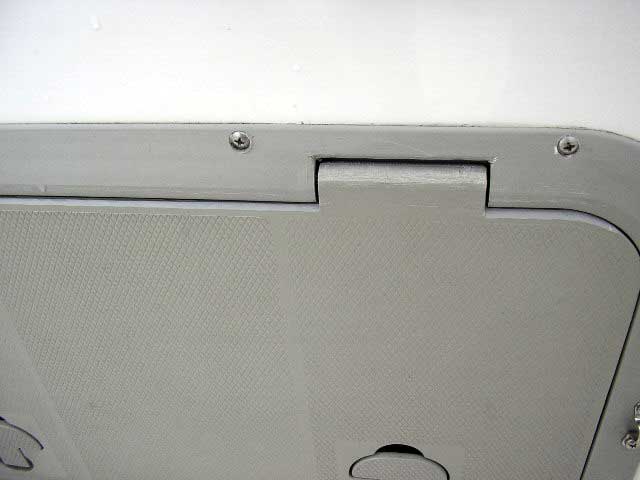 Rudder lift tang detail