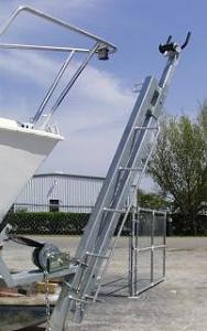 Mast raising system, detail